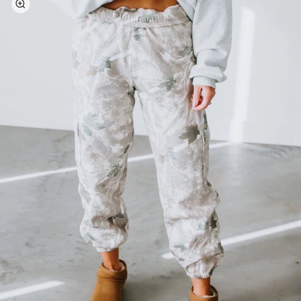 Chelsea Deboer in the woods Camo jogger sweatpant ❤️